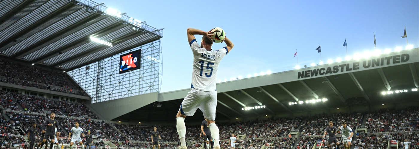 Creative set plays: long throw ins and kick offs